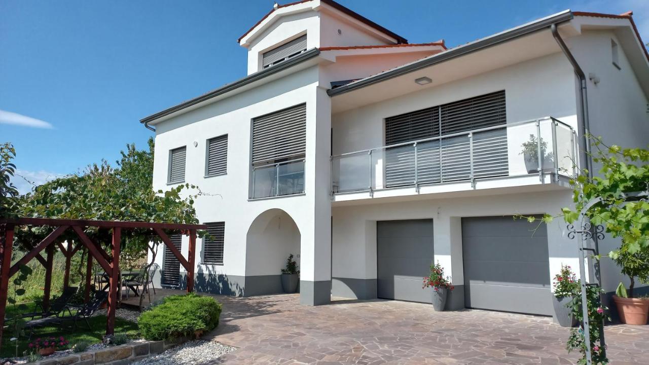 Apartma Nona Roza Zgornje Skofije Dış mekan fotoğraf